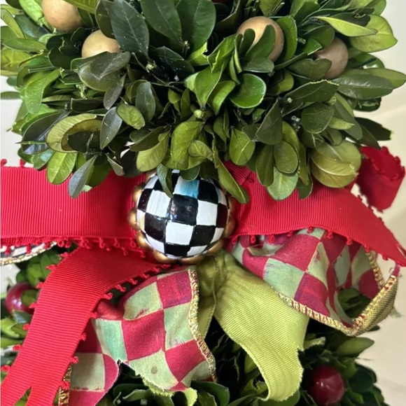 Mackenzie Childs Holiday Topiary Tree 22” Courtly Check Ribbon Berries And Pot - Picture 7 of 9